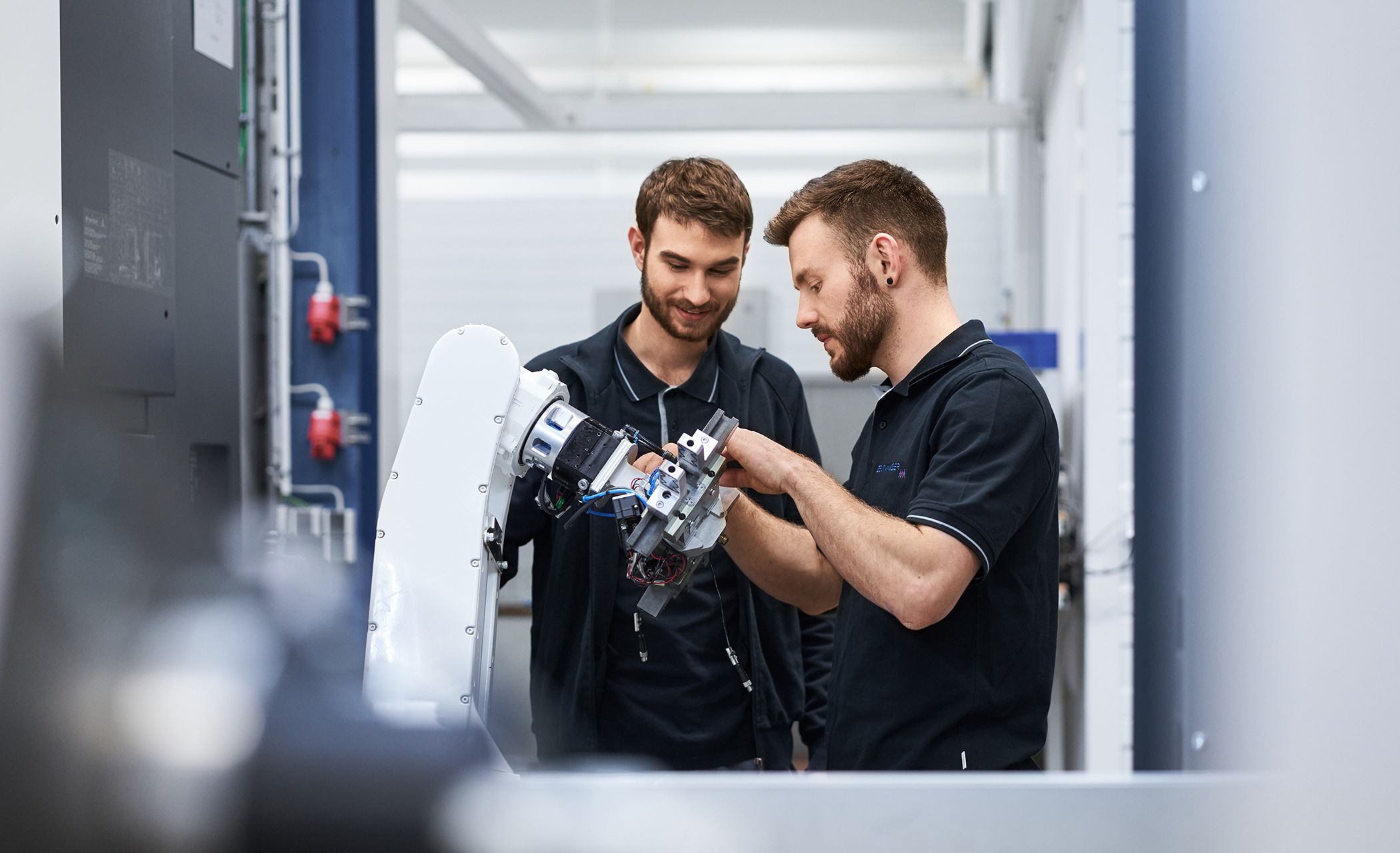 Mitarbeiter der ZELTWANGER Auftragsfertigung